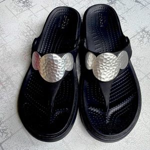 Disney Crocs dual comfort Sanrah flip flop thong sandal;  silver Mickey Mouse.